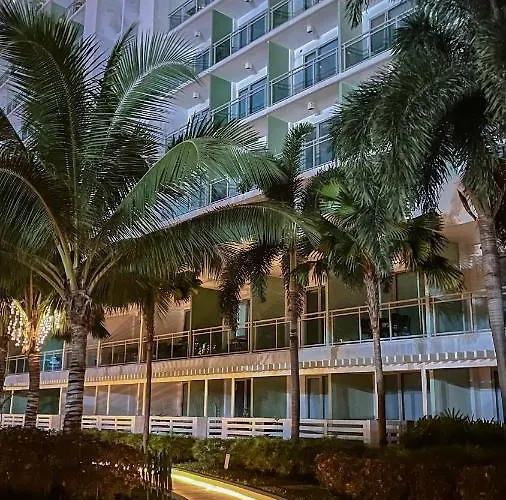 Azure Urban Maui Unit *