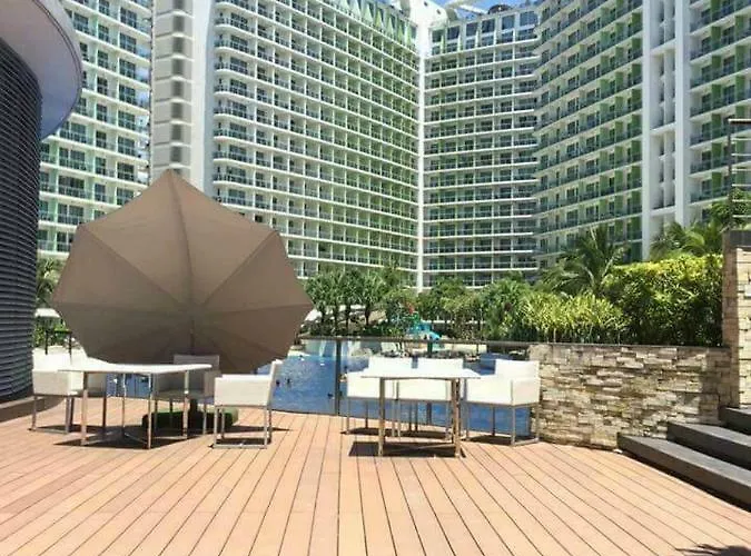 Azure Urban Maui Unit