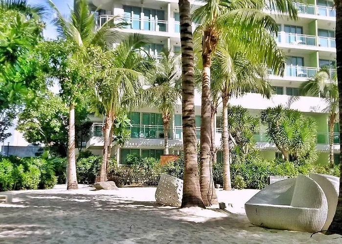 Azure Urban Maui Unit * Manila